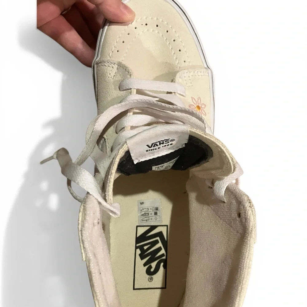 Vans Cream High-Top Sneakers with Floral and Heart Embroidery - Picture 7 of 14